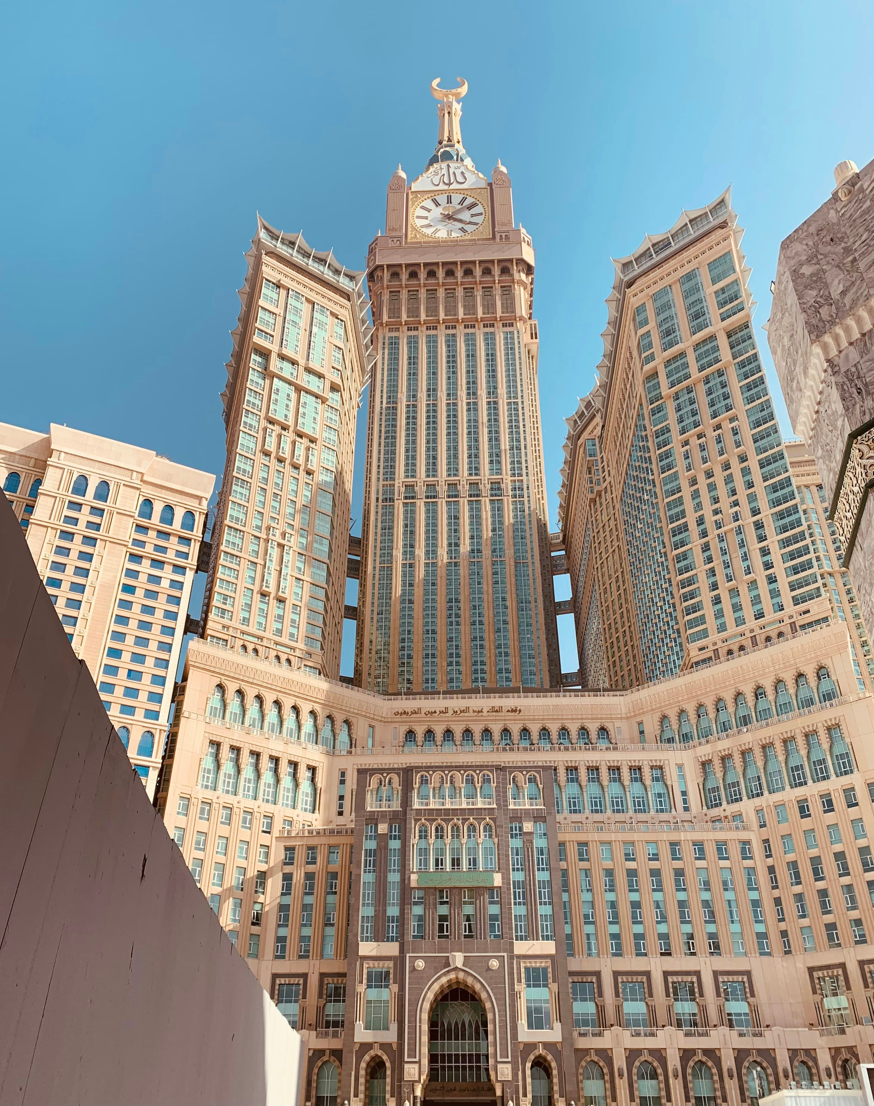 احرص أن تكون إقامتك في مكة في أحد هذه الفنادق الـ٢٠